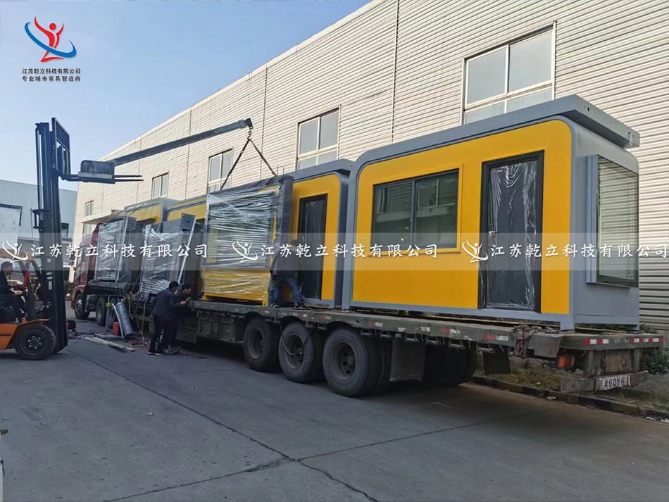 大連公交候車亭第五、六車發(fā)貨