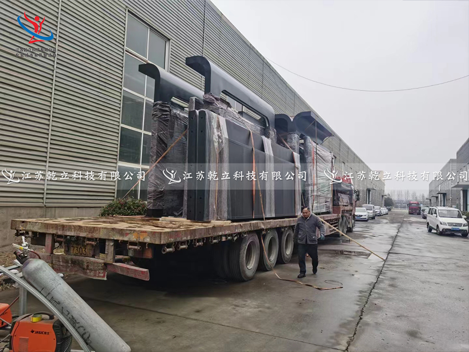 大連公交候車亭第七、八車發(fā)貨