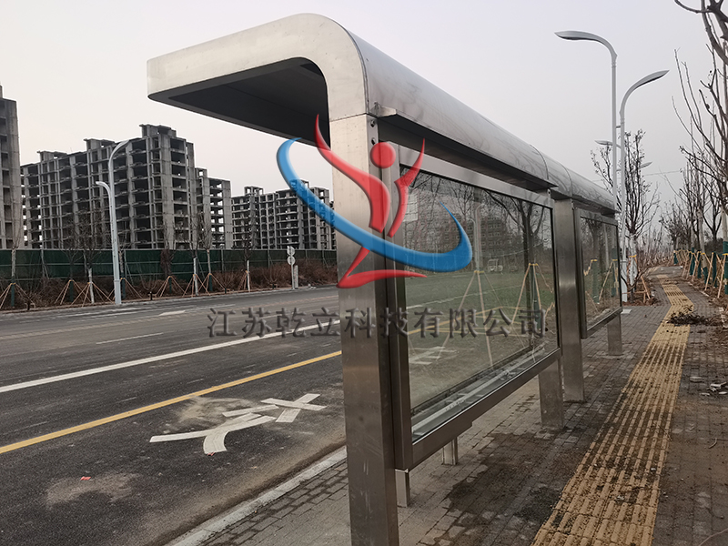 新一批不銹鋼候車亭亮相駐馬店，為市民出行提供便捷