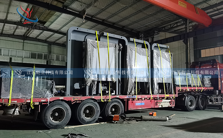 智能公交站臺(tái)裝車完成